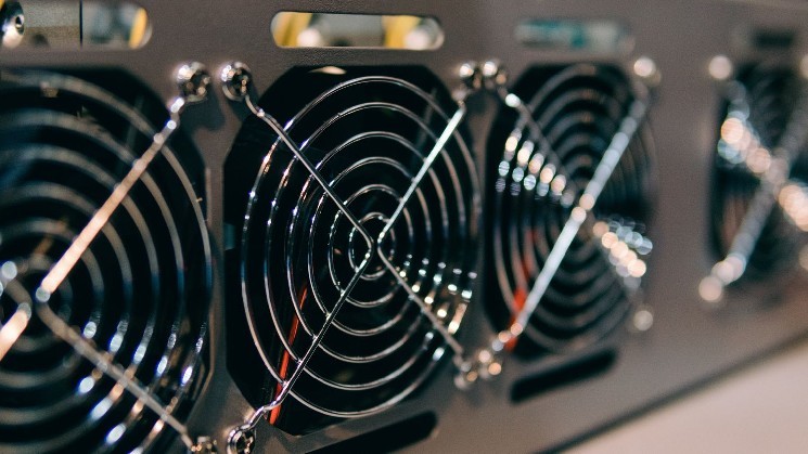 Are Pure Play Bitcoin Miners Going to Reprice Like AI/HPC Miners?